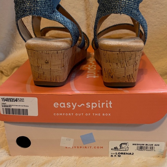 Easy Spirit NWOT Light Blue Crisscross Sandals with Gold - Picture 9 of 12